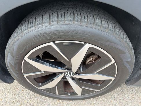 Used 2023 Volkswagen ID.4 Pro S image 9