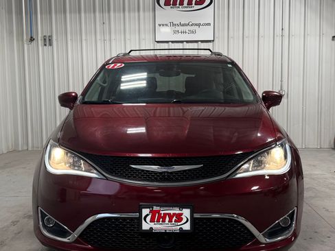 Used 2017 Chrysler Pacifica Touring-L Plus FWD image 15