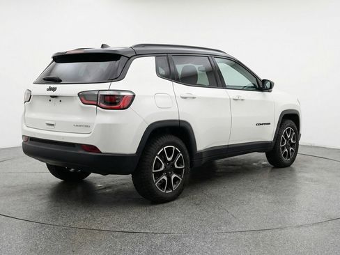 Used 2025 Jeep Compass Trailhawk image 9