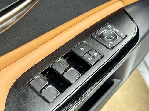 Used 2024 Lexus ES 350 w/ Premium Package image 14