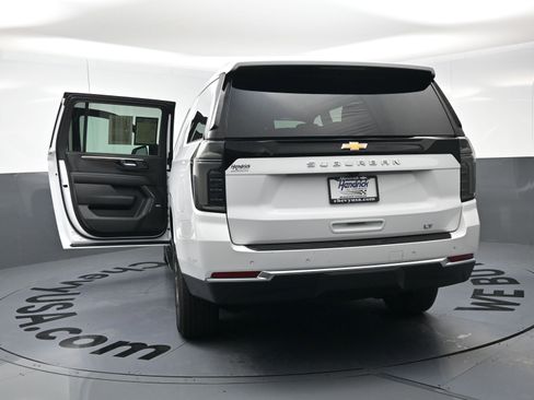 Used 2025 Chevrolet Suburban LT w/ Comfort Package AWD/4WD image 26