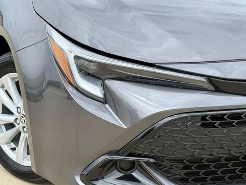 Used 2025 Toyota Corolla SE FWD image 3