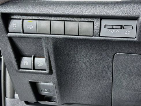 New 2026 Toyota Sienna XLE FWD image 14