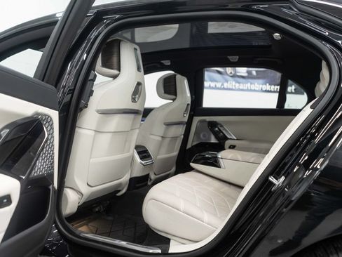 Used 2023 BMW 760i xDrive w/ Executive Package AWD/4WD image 41