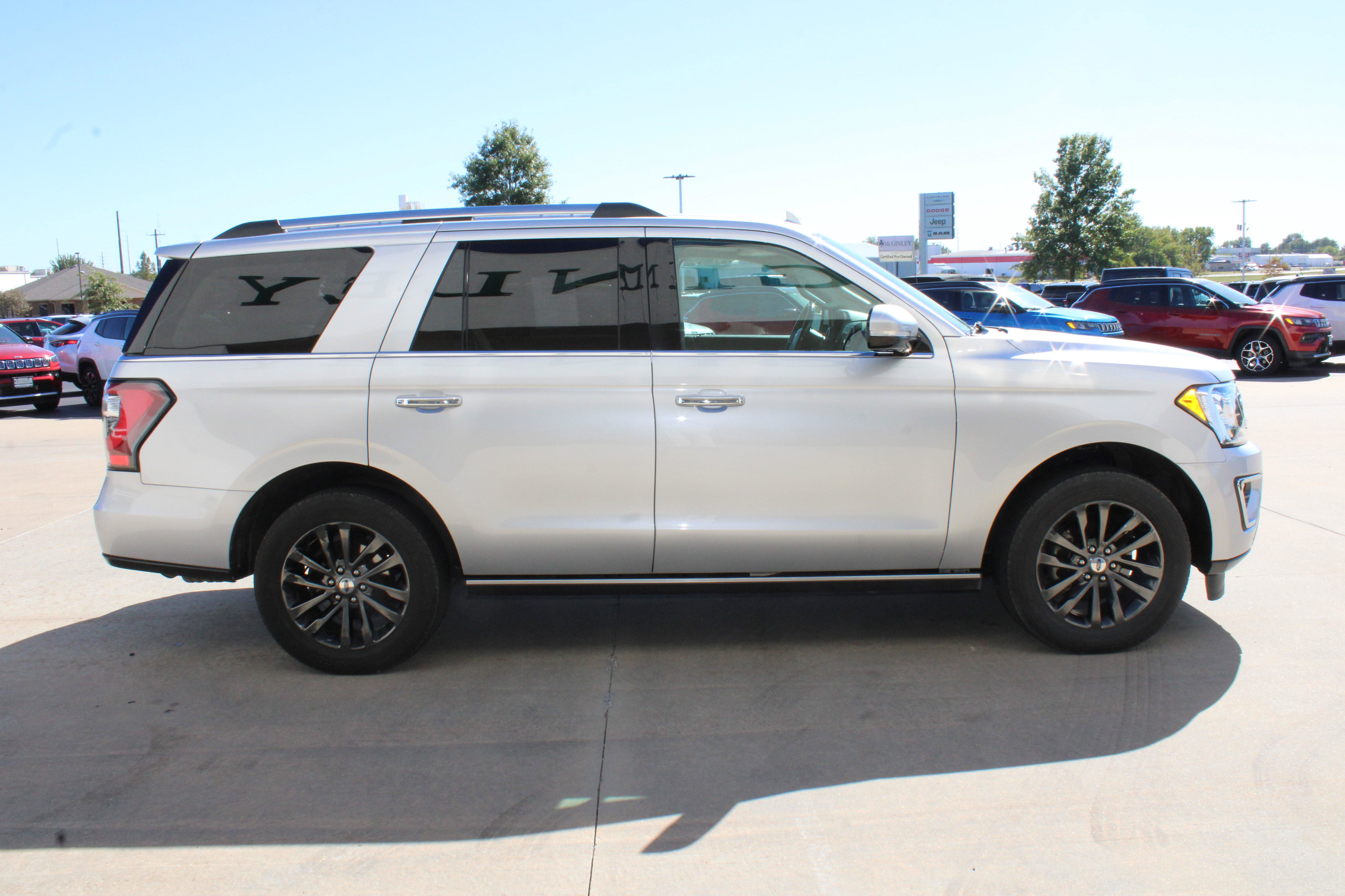 Used 2019 Ford Expedition Limited w/ Equipment Group 301A AWD/4WD image 6