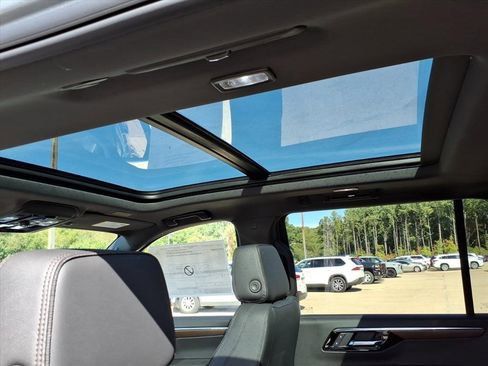 New 2026 Chevrolet Suburban High Country image 24