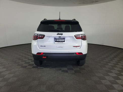 Used 2025 Jeep Compass Trailhawk AWD/4WD image 5