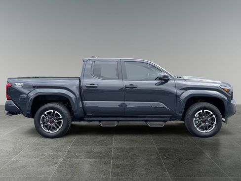 Used 2024 Toyota Tacoma TRD Sport AWD/4WD image 9
