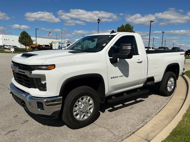 Used 2026 Chevrolet Silverado 3500 LT AWD/4WD image 3