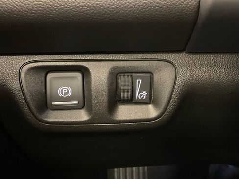 Used 2023 GMC Acadia SLE w/ Driver Convenience Package image 16