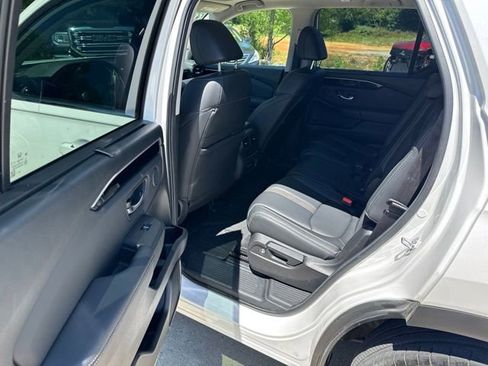 Used 2025 Honda Pilot Touring image 10