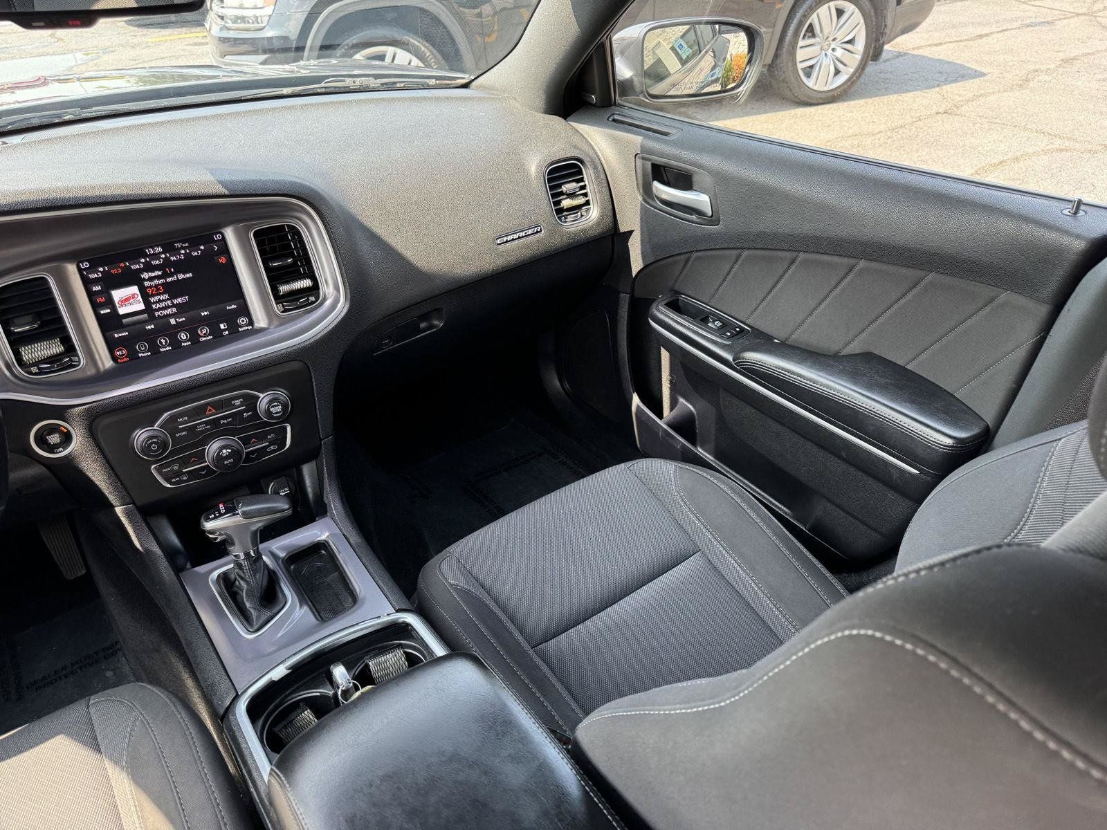 Used 2019 Dodge Charger SXT AWD/4WD image 35