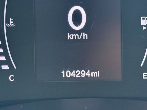 Used 2020 Jeep Renegade Latitude FWD image 31