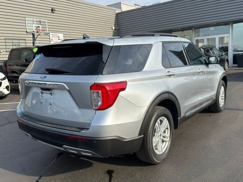 Used 2022 Ford Explorer XLT w/ Equipment Group 202A AWD/4WD image 3
