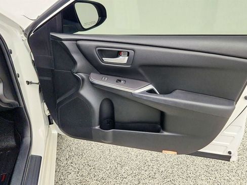 Used 2016 Toyota Camry SE FWD image 26
