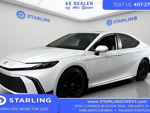 Used 2025 Toyota Camry SE w/ Convenience Package image 1