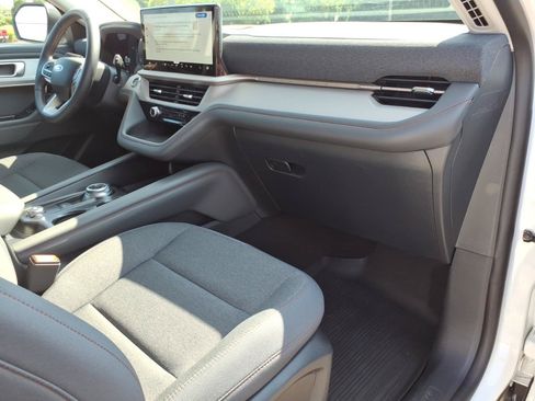 Used 2026 Ford Explorer Active AWD/4WD image 9