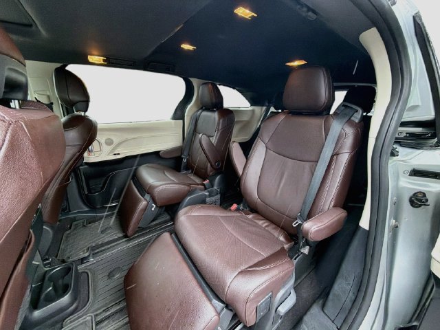 Used 2024 Toyota Sienna Platinum AWD/4WD image 20