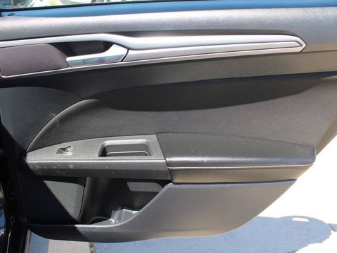 Used 2020 Ford Fusion SE FWD image 9