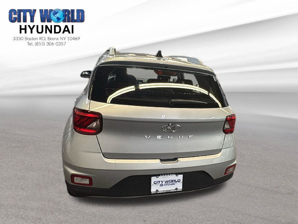 Used 2022 Hyundai Venue SEL w/ Cargo Package FWD image 4