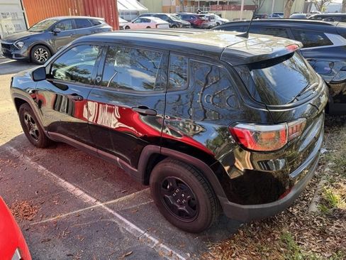 Used 2020 Jeep Compass Sport image 2