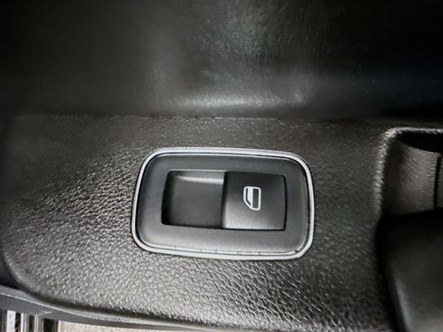 Used 2019 Chrysler 300 Limited image 31