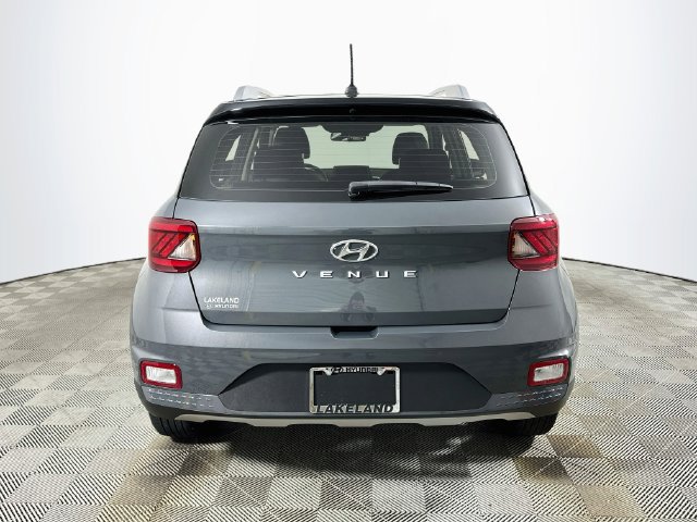 Used 2024 Hyundai Venue Limited FWD image 4