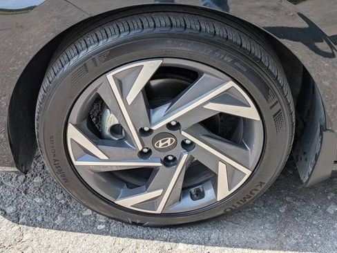 Certified 2025 Hyundai Elantra SEL FWD image 10