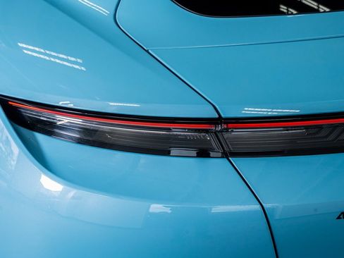 Used 2021 Porsche Taycan image 21