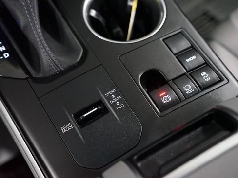 Used 2023 Toyota Highlander XLE image 22