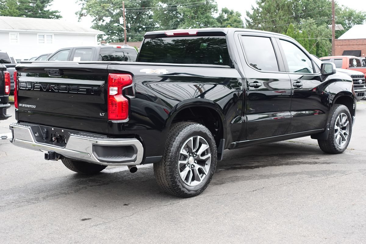 Used 2023 Chevrolet Silverado 1500 LT AWD/4WD image 3