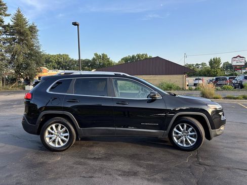 Used 2017 Jeep Cherokee Limited AWD/4WD image 10