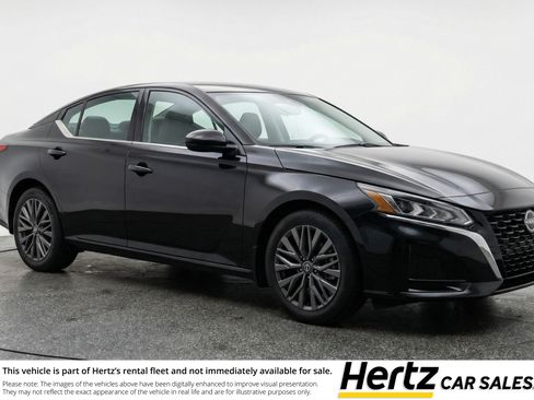 Used 2025 Nissan Altima 2.5 SV FWD image 1