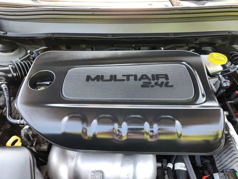 Used 2019 Jeep Cherokee Latitude Plus w/ Cold Weather Group AWD/4WD image 31