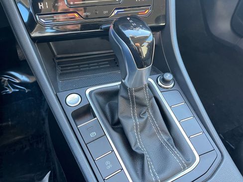 Used 2025 Volkswagen Jetta SE image 35
