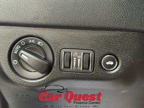 Used 2022 Dodge Charger SXT RWD image 21
