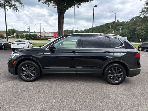 Used 2022 Volkswagen Tiguan SE w/ Panoramic Sunroof Package FWD image 7
