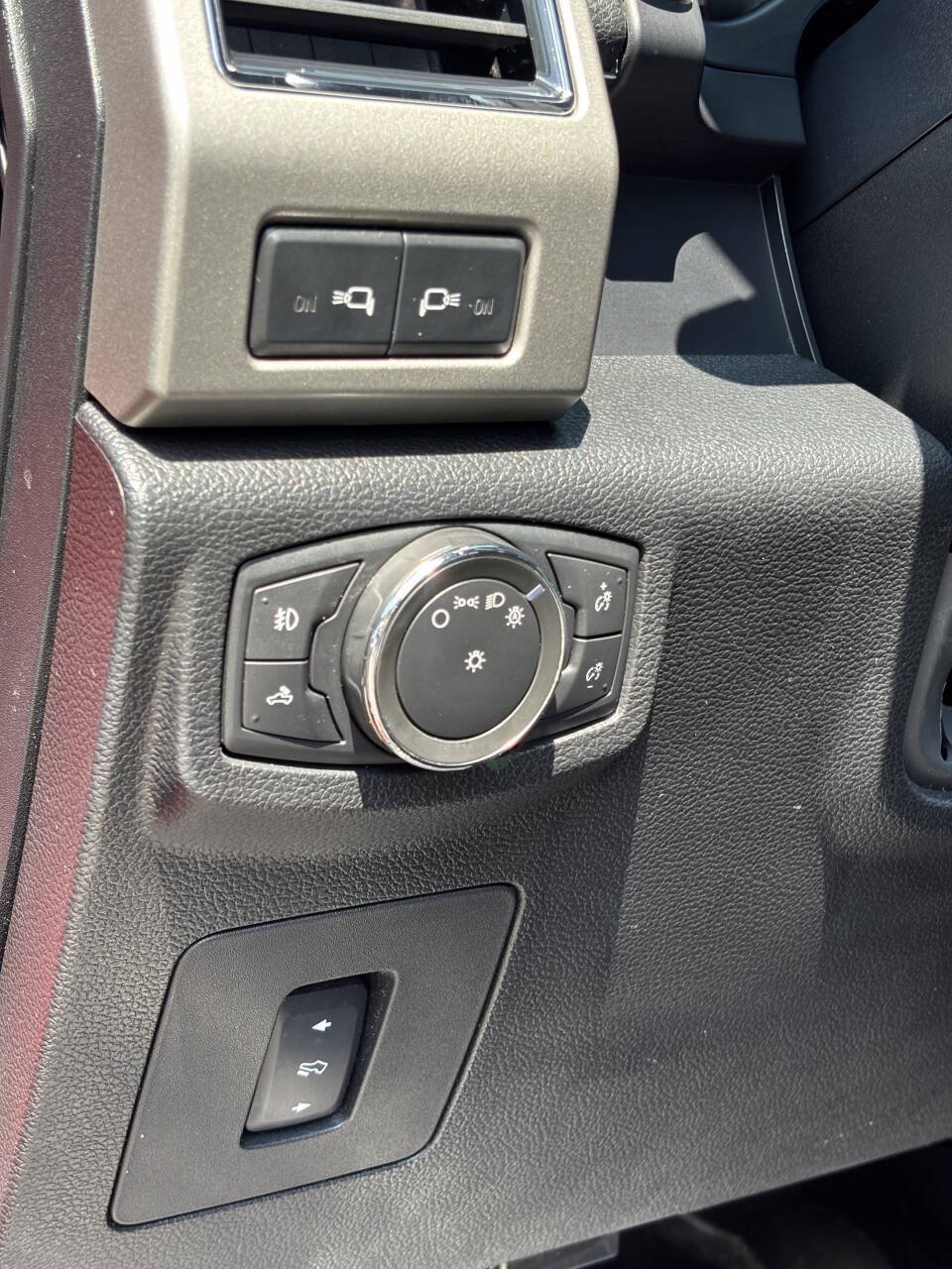 Used 2017 Ford F150 Lariat w/ Equipment Group 502A Luxury AWD/4WD image 28