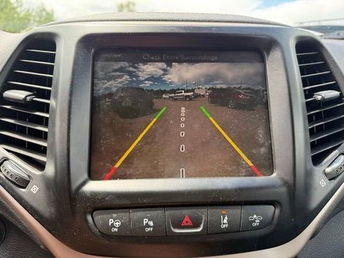 Used 2016 Jeep Cherokee Limited w/ Technology Group AWD/4WD image 14