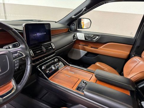 Used 2019 Lincoln Navigator L Reserve image 14