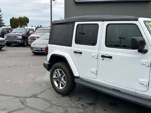 Used 2022 Jeep Wrangler Unlimited Sahara image 4