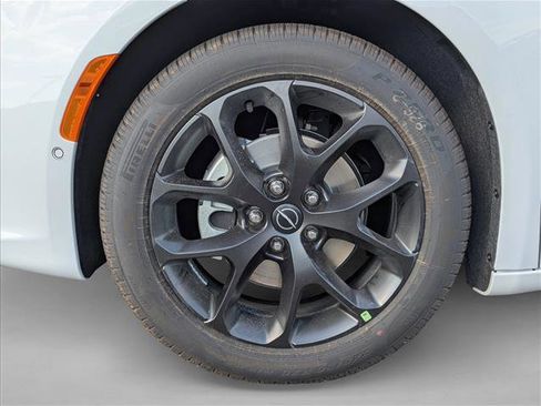 New 2026 Chrysler Pacifica Limited w/ S Appearance Package image 9