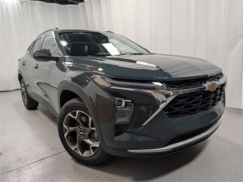 New 2026 Chevrolet Trax LT w/ Driver Confidence Package image 2