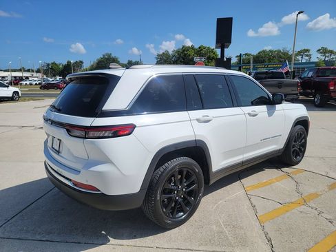 Used 2024 Jeep Grand Cherokee Limited 4xe w/ Trailer Tow Package AWD/4WD image 5