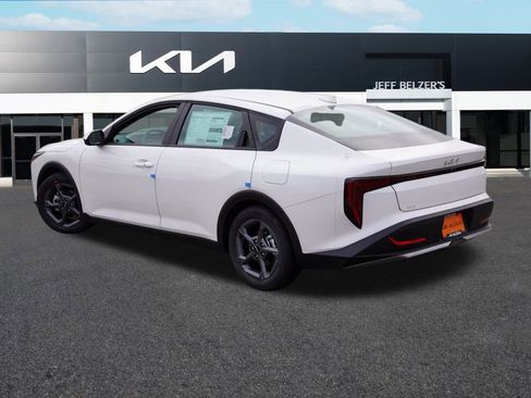 New 2025 Kia K4 LXS image 5
