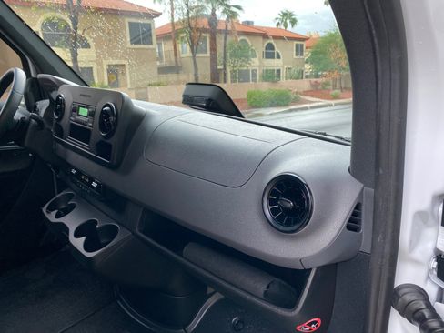 Used 2025 Mercedes-Benz Sprinter 2500 image 43