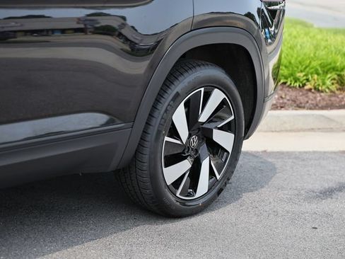 Used 2025 Volkswagen Atlas Cross Sport SE AWD/4WD image 6