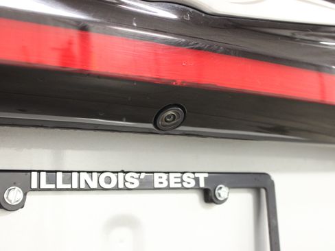 Used 2024 Chrysler Pacifica Touring-L image 11