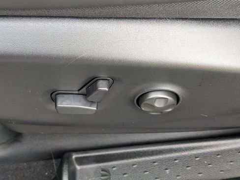 New 2027 Chrysler Pacifica Limited FWD image 18