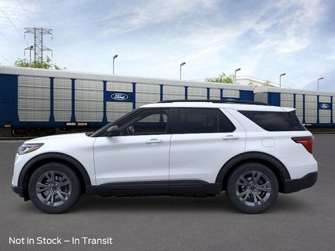 New 2026 Ford Explorer Active w/ Active Comfort Package image 3